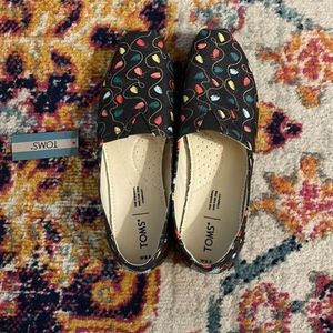 Toms Belmont Holiday size 8.5 NEW